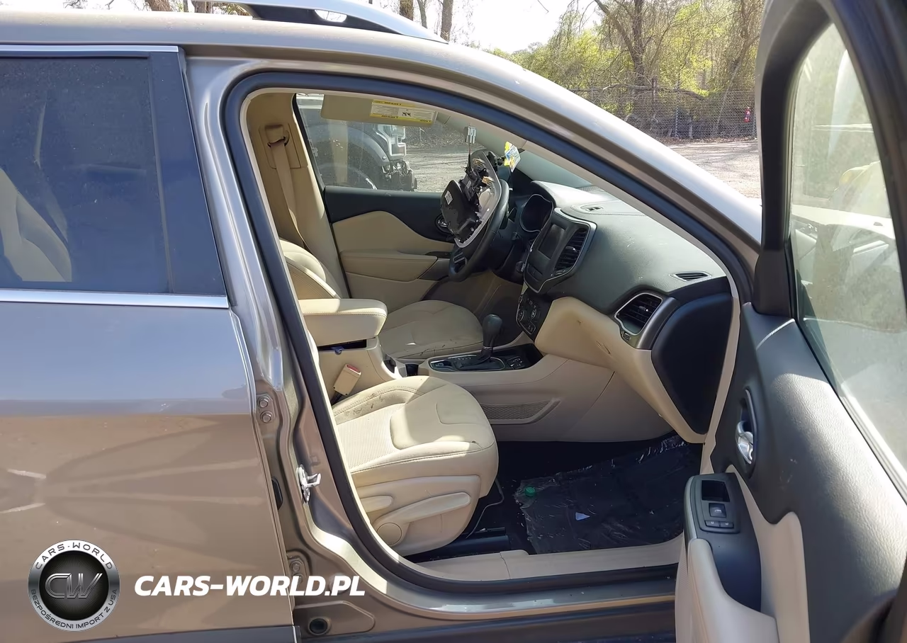 2019 Jeep Cherokee Latitude Fwd VIN:1C4PJLCB8KD164781 - 5