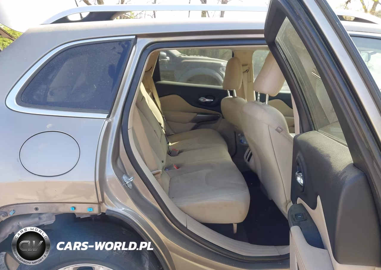 2019 Jeep Cherokee Latitude Fwd VIN:1C4PJLCB8KD164781 - 8