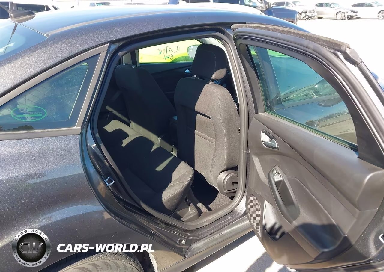 2018 Ford Focus Se VIN:1FADP3F2XJL311299 - 8