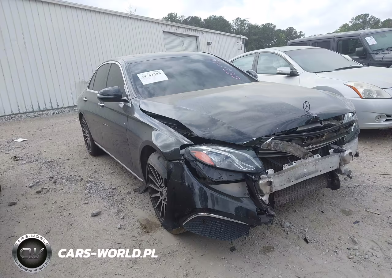 2017 Mercedes-Benz E 300 – zdjęcie 1 z 15