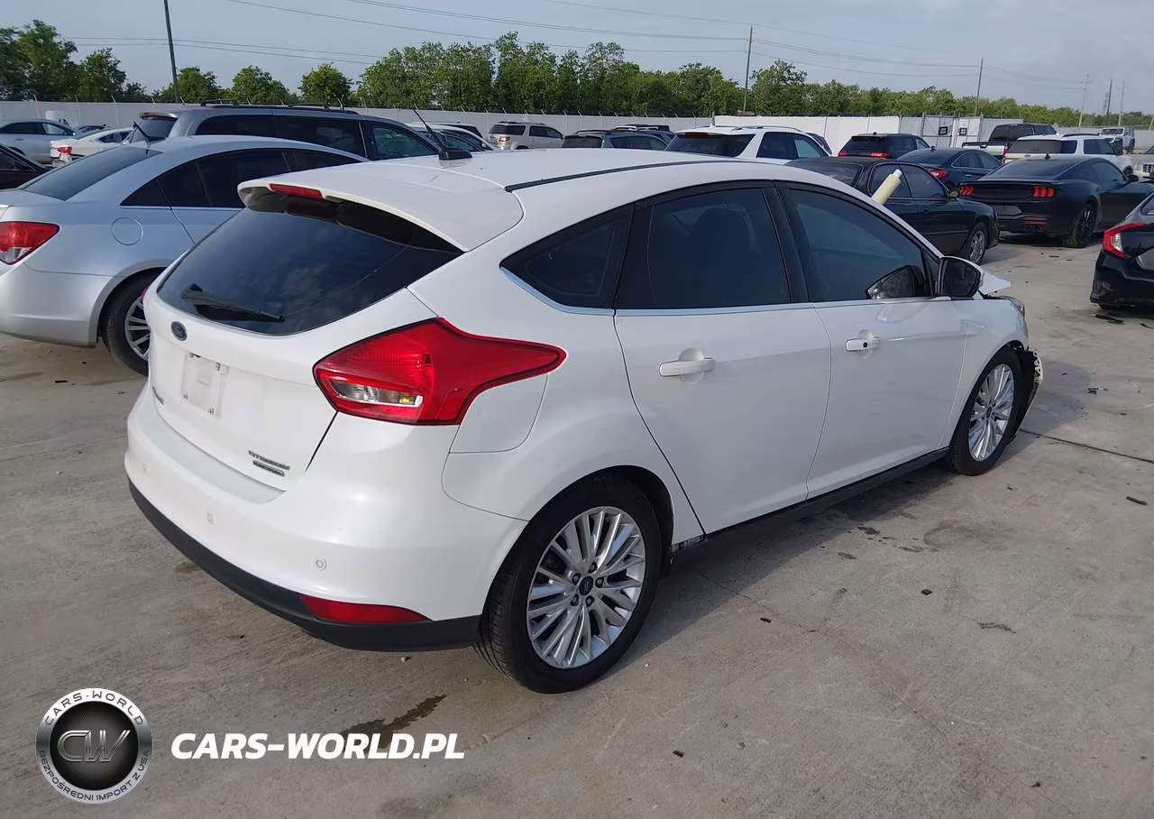 2016 Ford Focus Titanium VIN:1FADP3N24GL355356 - 4