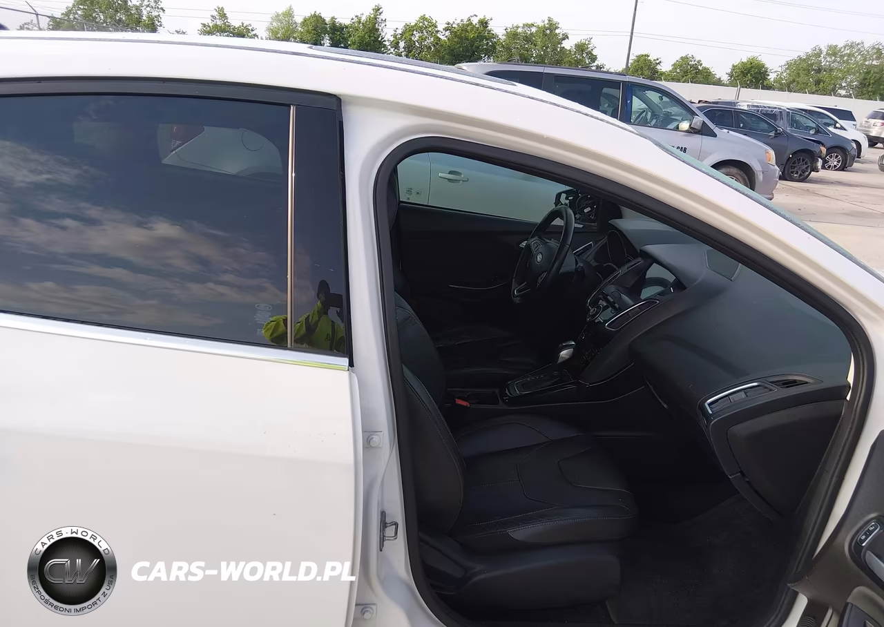 2016 Ford Focus Titanium VIN:1FADP3N24GL355356 - 5