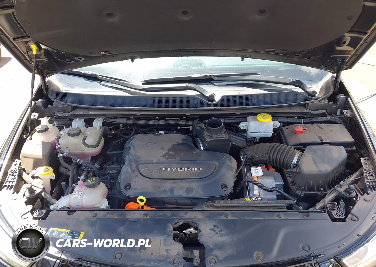 2022 Chrysler Pacifica Hybrid Touring L VIN:2C4RC1L7XNR214231 - 10