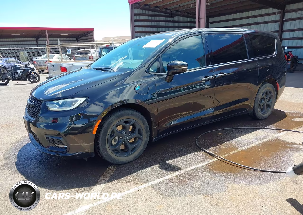 2022 Chrysler Pacifica Hybrid Touring L VIN:2C4RC1L7XNR214231 - 2