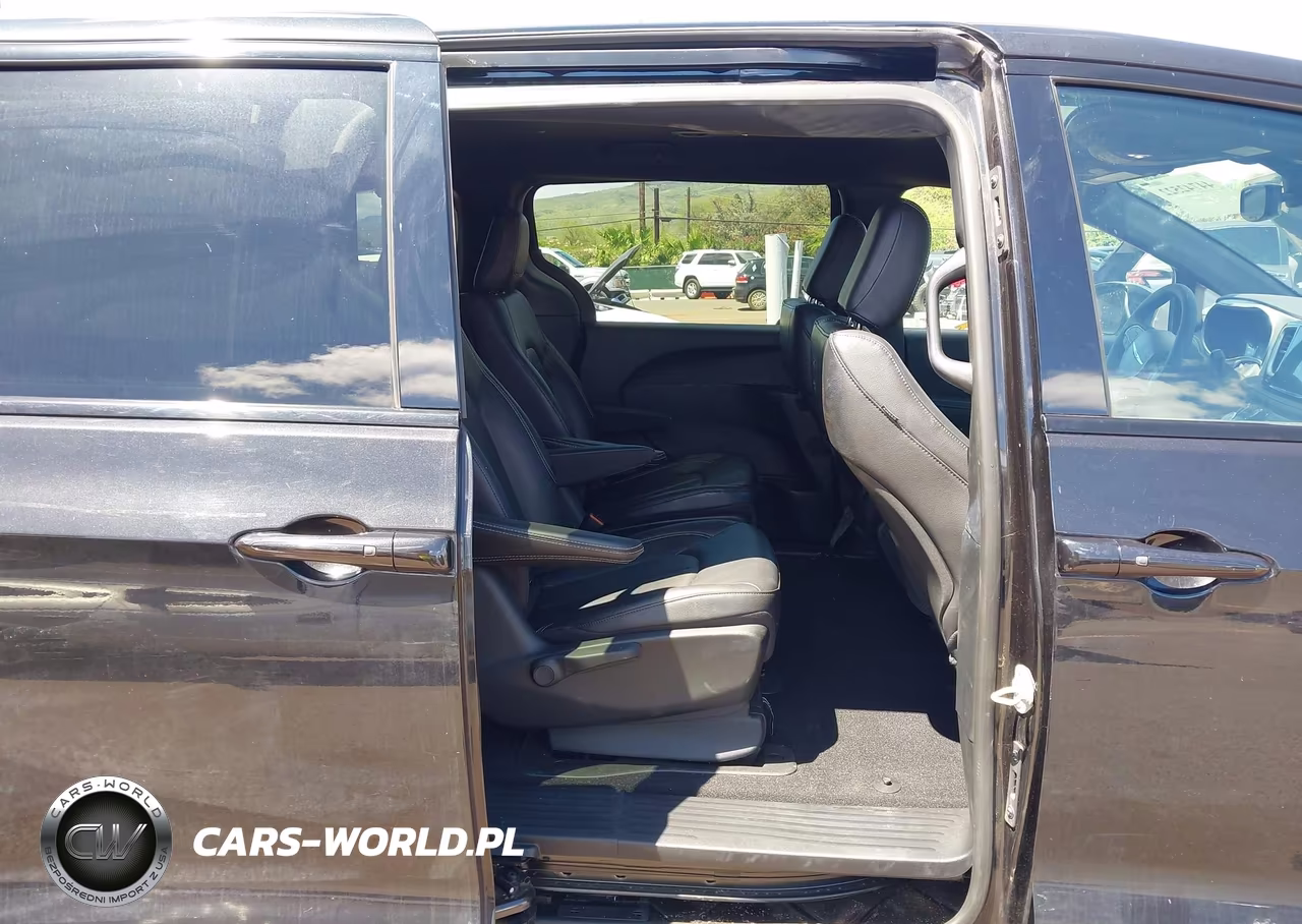 2022 Chrysler Pacifica Hybrid Touring L VIN:2C4RC1L7XNR214231 - 8