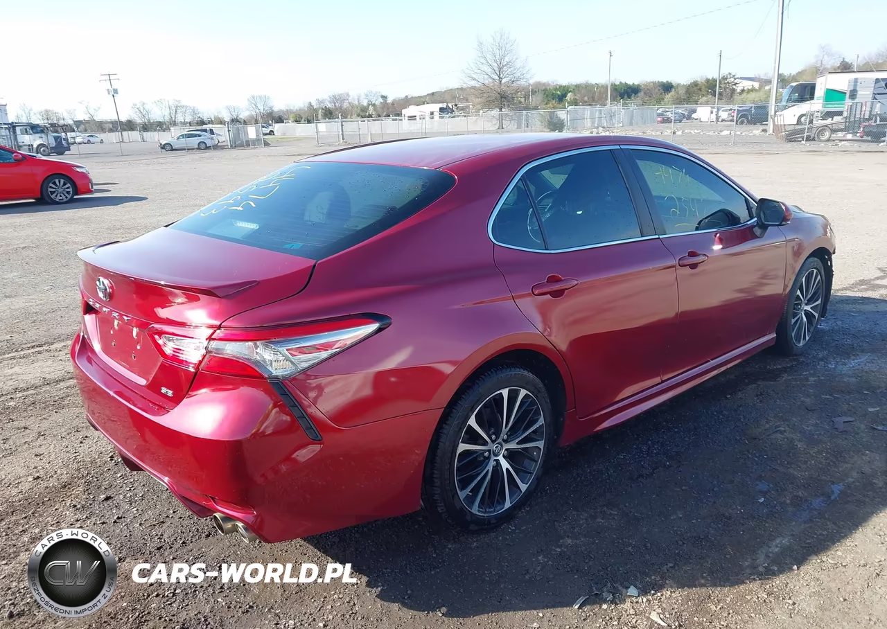 2018 Toyota Camry Se VIN:4T1B11HK2JU659057 - 4