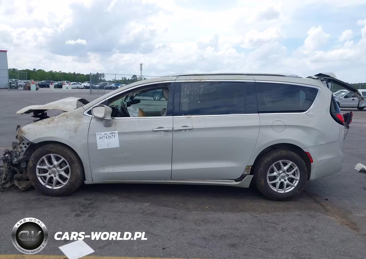 2021 Chrysler Pacifica Touring L VIN:2C4RC1BG0MR590954 - 15