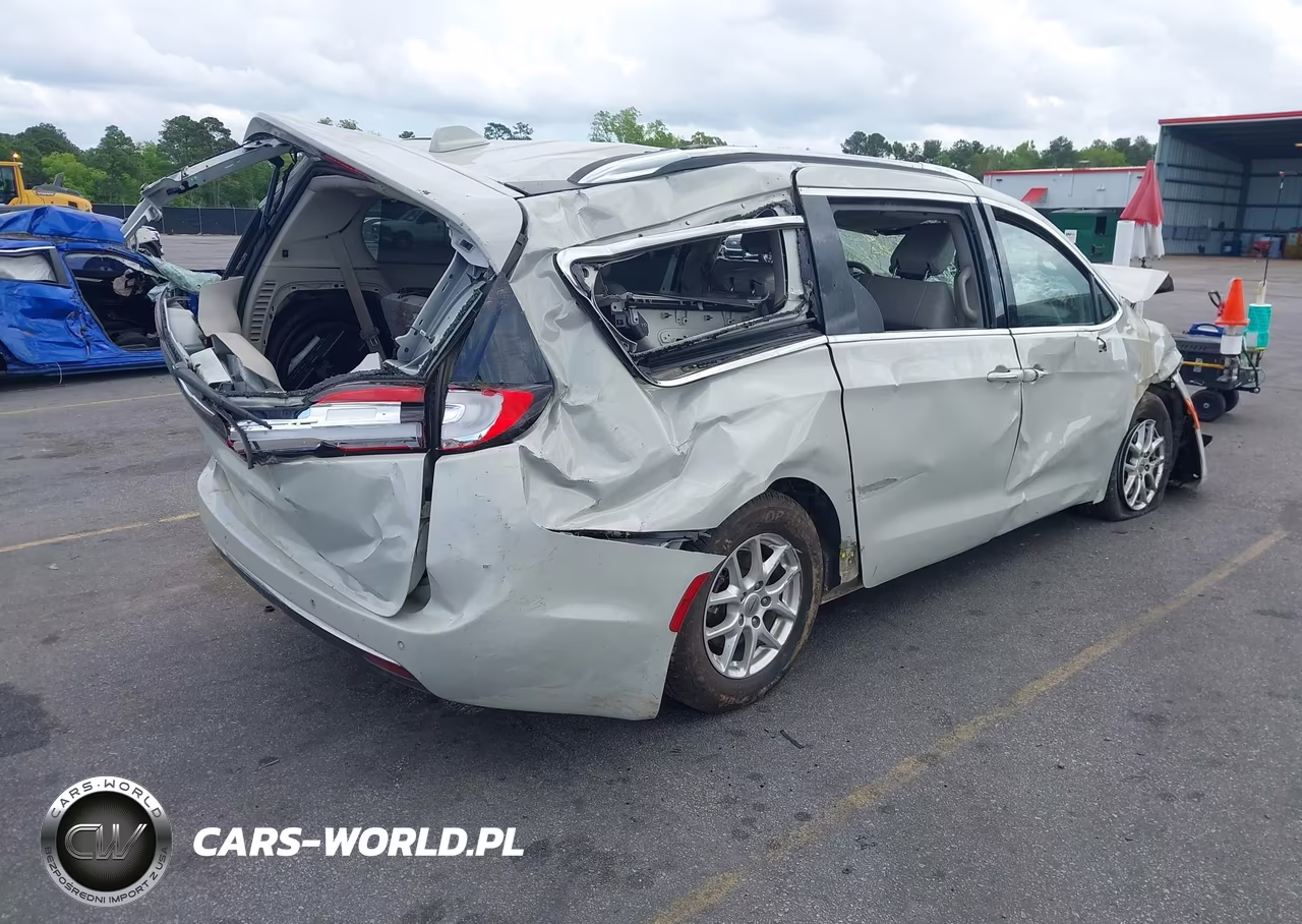 2021 Chrysler Pacifica Touring L VIN:2C4RC1BG0MR590954 - 4