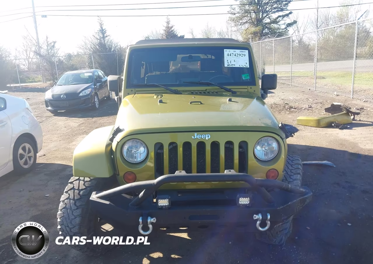 2008 Jeep Wrangler Unlimited Sahara VIN:1J8GA59198L577813 - 13