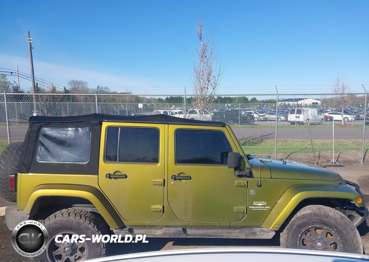 2008 Jeep Wrangler Unlimited Sahara VIN:1J8GA59198L577813 - 14