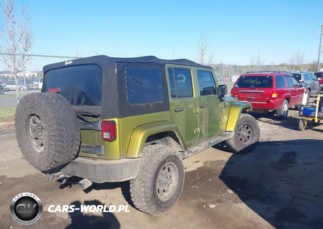 2008 Jeep Wrangler Unlimited Sahara VIN:1J8GA59198L577813 - 4