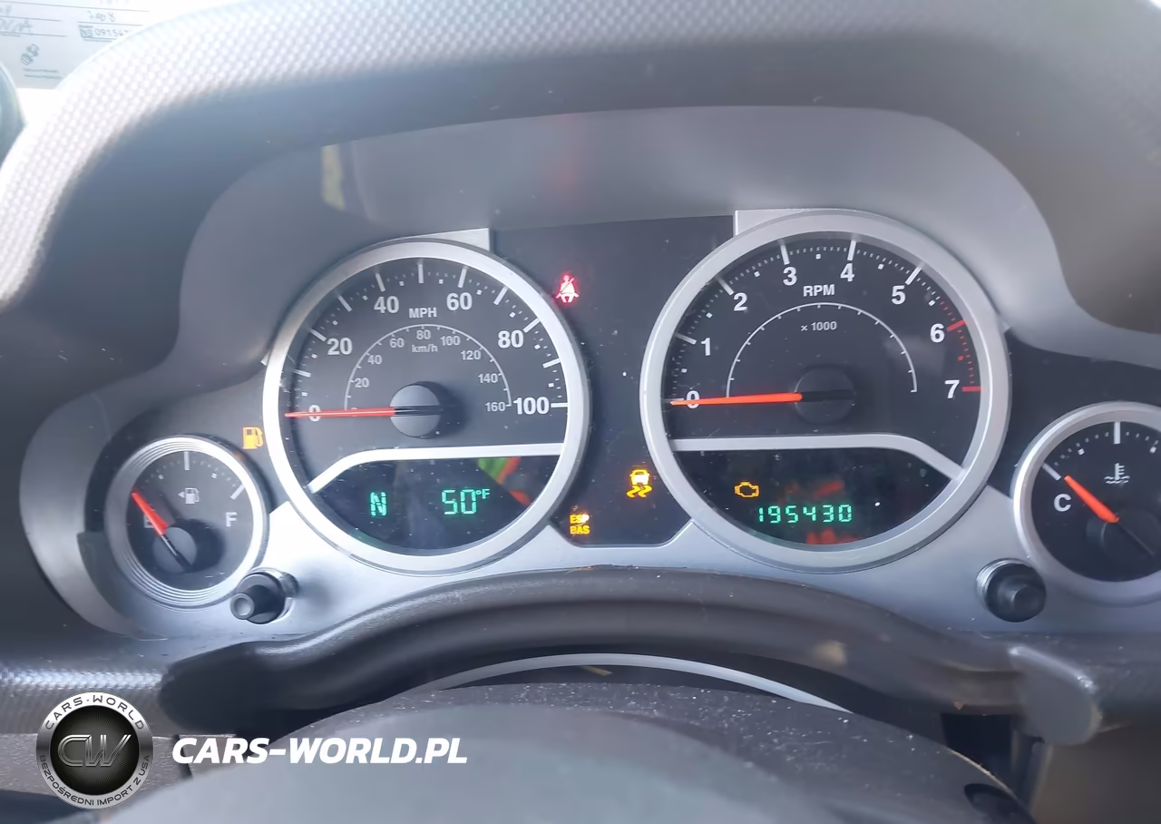 2008 Jeep Wrangler Unlimited Sahara VIN:1J8GA59198L577813 - 7