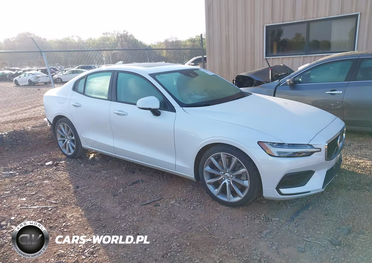 2020 Volvo S60 T6 Momentum
