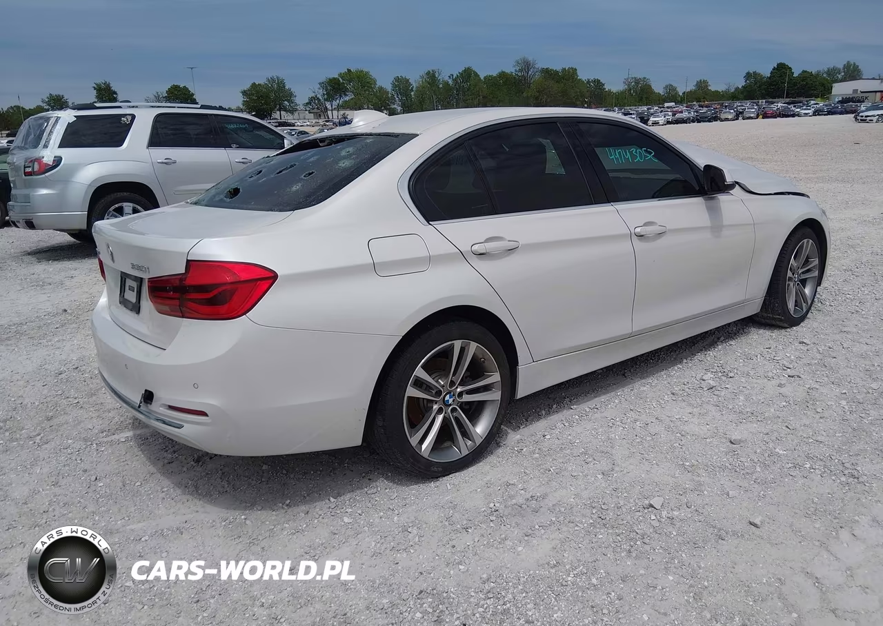 2018 BMW 330I xDrive VIN:WBA8D9C53JEM33588 - 4