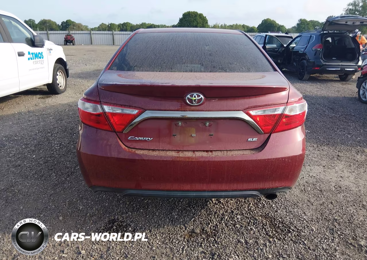 2015 Toyota Camry Se VIN:4T1BF1FKXFU910015 - 16
