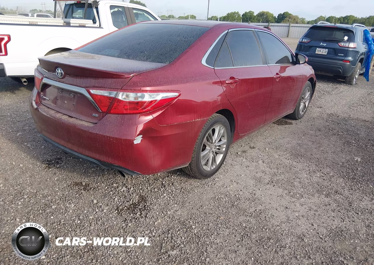 2015 Toyota Camry Se VIN:4T1BF1FKXFU910015 - 4