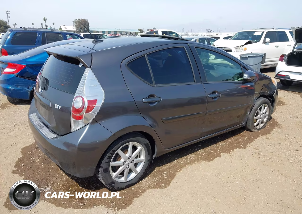 2012 Toyota Prius C Four VIN:JTDKDTB30C1027378 - 4