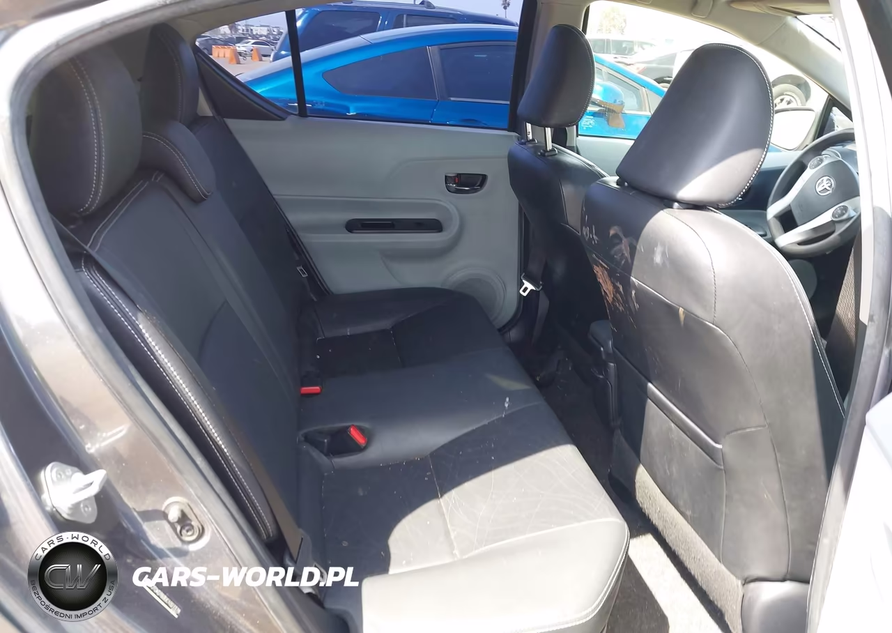 2012 Toyota Prius C Four VIN:JTDKDTB30C1027378 - 8