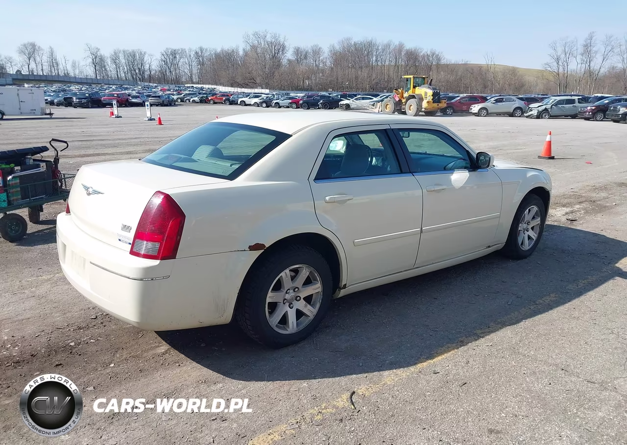 2007 Chrysler 300 VIN:2C3KA53G17H659436 - 4
