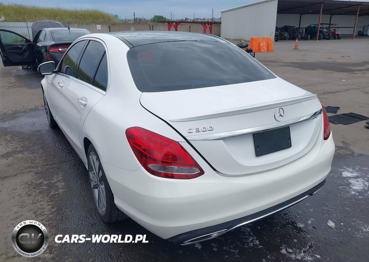 2016 Mercedes-Benz C 300 VIN:55SWF4JB4GU143639 - 3