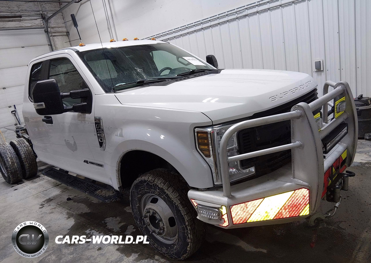 2018 Ford F-350 Chassis Xl