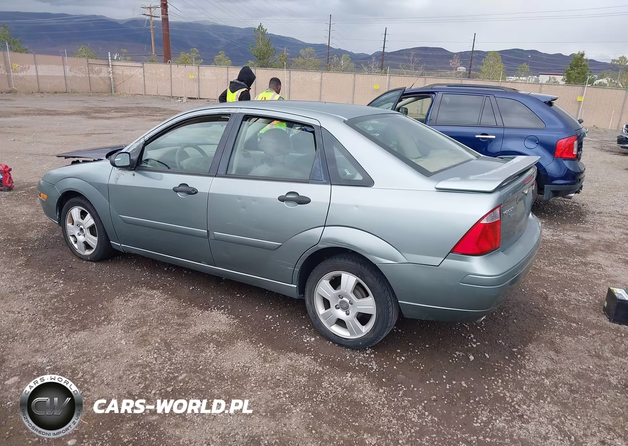 2005 Ford Focus Zx4 VIN:1FAHP34N35W306609 - 3