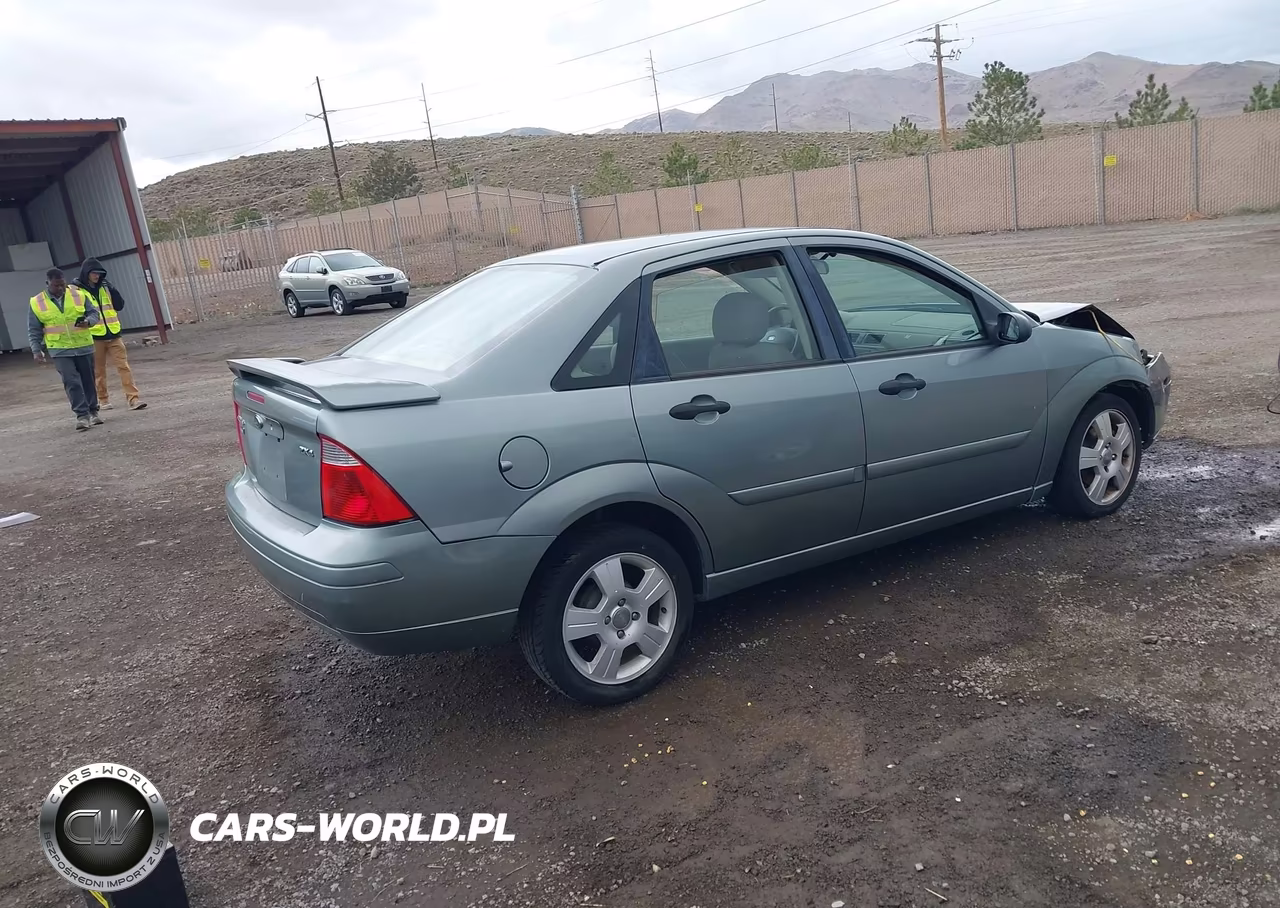 2005 Ford Focus Zx4 VIN:1FAHP34N35W306609 - 4