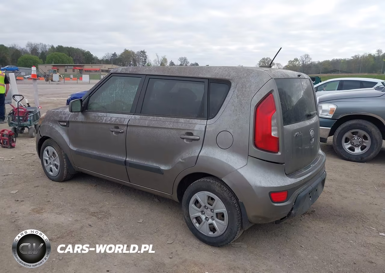 2013 Kia Soul VIN:KNDJT2A55D7624214 - 3
