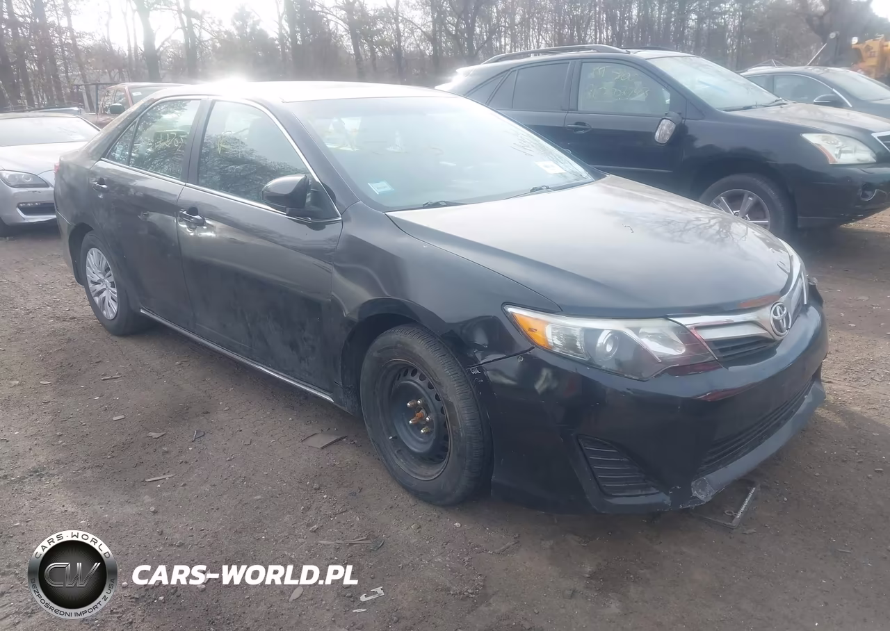 2013 Toyota Camry Le – zdjęcie 1 z 16