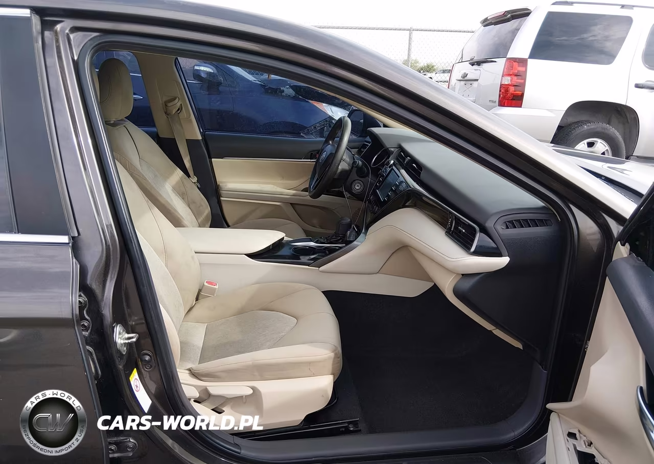 2019 Toyota Camry Le VIN:4T1B11HK5KU743553 - 5