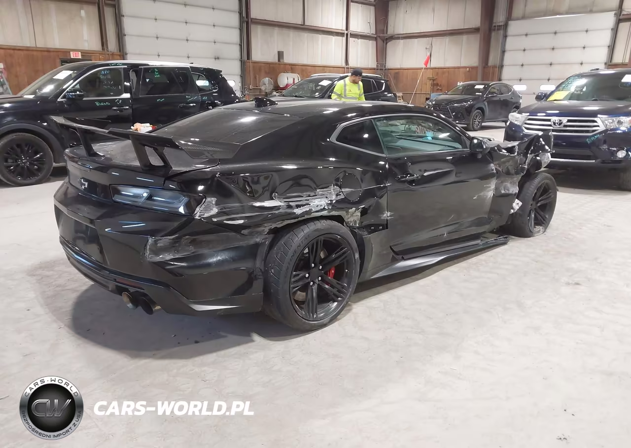 2018 Chevrolet Camaro Zl1 VIN:1G1FJ1R6XJ0132293 - 4