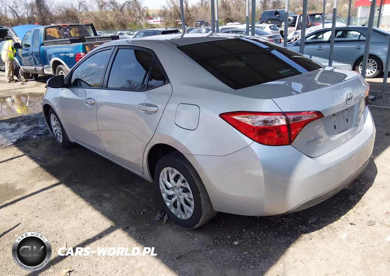 2019 Toyota Corolla Le VIN:5YFBURHE7KP875053 - 3