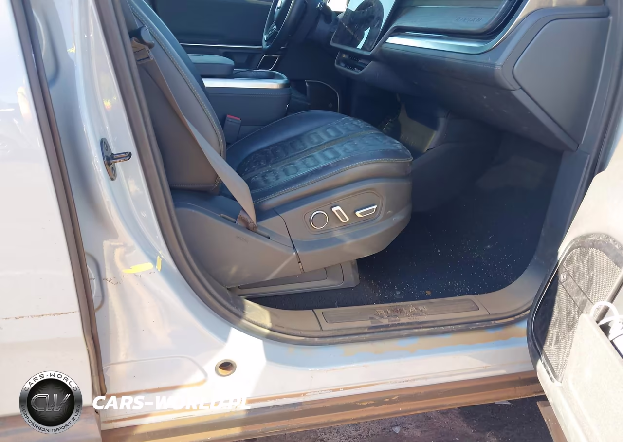 2024 Rivian R1S Adventure Dual Motor Large Pack-Adventure Dual Motor Perf Large Pack VIN:7PDSGBBA2RN040269 - 13