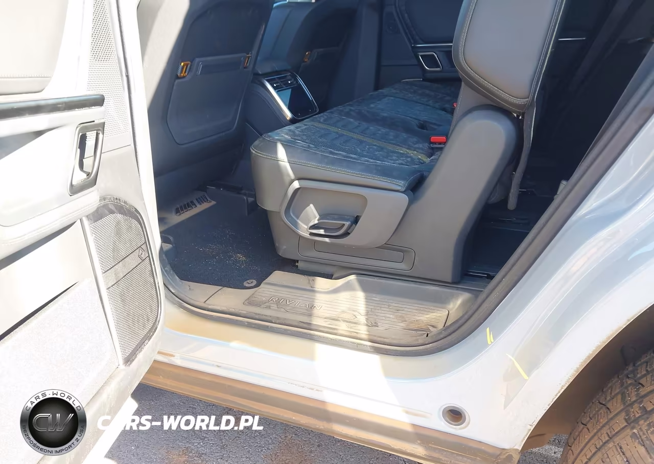 2024 Rivian R1S Adventure Dual Motor Large Pack-Adventure Dual Motor Perf Large Pack VIN:7PDSGBBA2RN040269 - 15