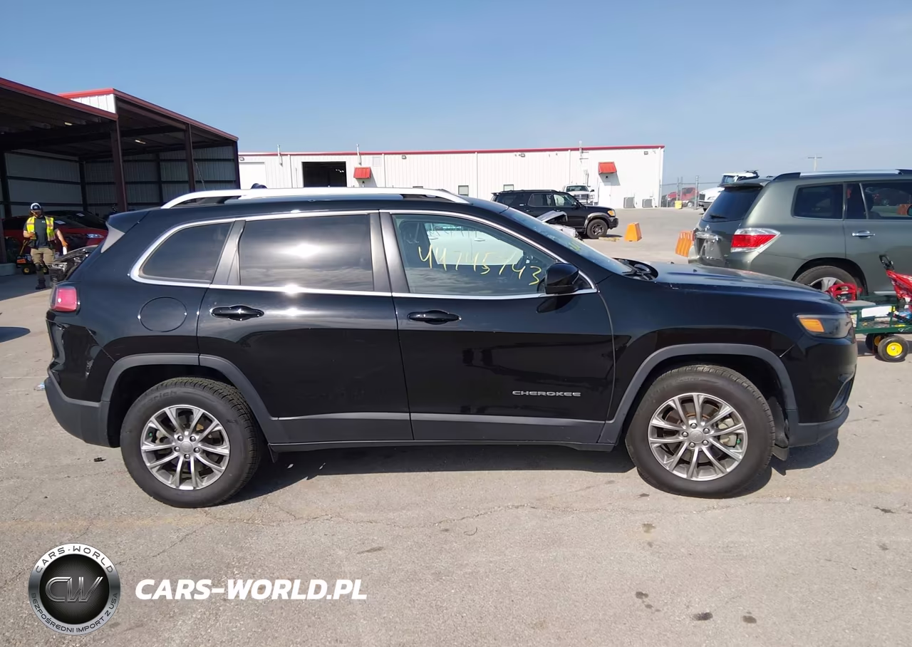 2019 Jeep Cherokee Latitude Plus 4X4 VIN:1C4PJMLB2KD150574 - 13