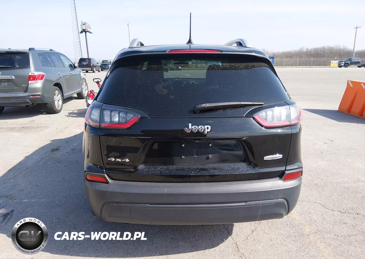 2019 Jeep Cherokee Latitude Plus 4X4 VIN:1C4PJMLB2KD150574 - 16