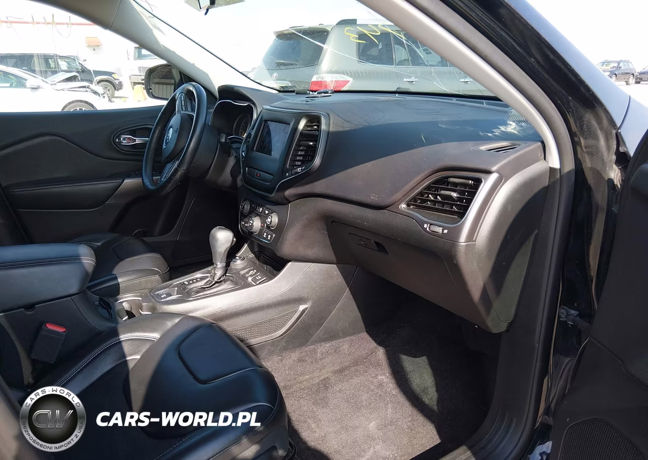 2019 Jeep Cherokee Latitude Plus 4X4 VIN:1C4PJMLB2KD150574 - 5