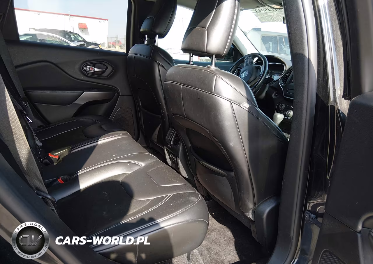 2019 Jeep Cherokee Latitude Plus 4X4 VIN:1C4PJMLB2KD150574 - 8