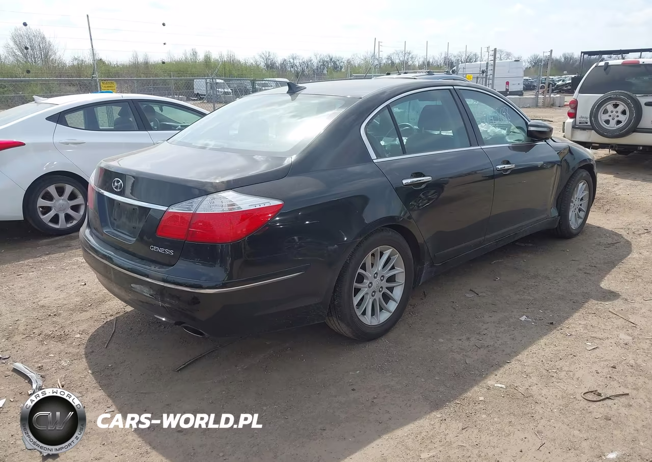 2010 Hyundai Genesis 3.8 VIN:KMHGC4DE1AU100133 - 4