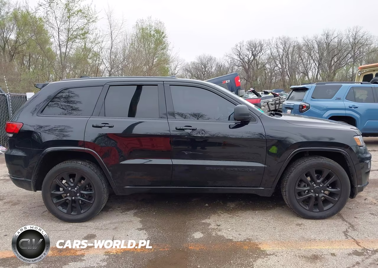2017 Jeep Grand Cherokee Altitude 4X4 VIN:1C4RJFAG1HC751721 - 13
