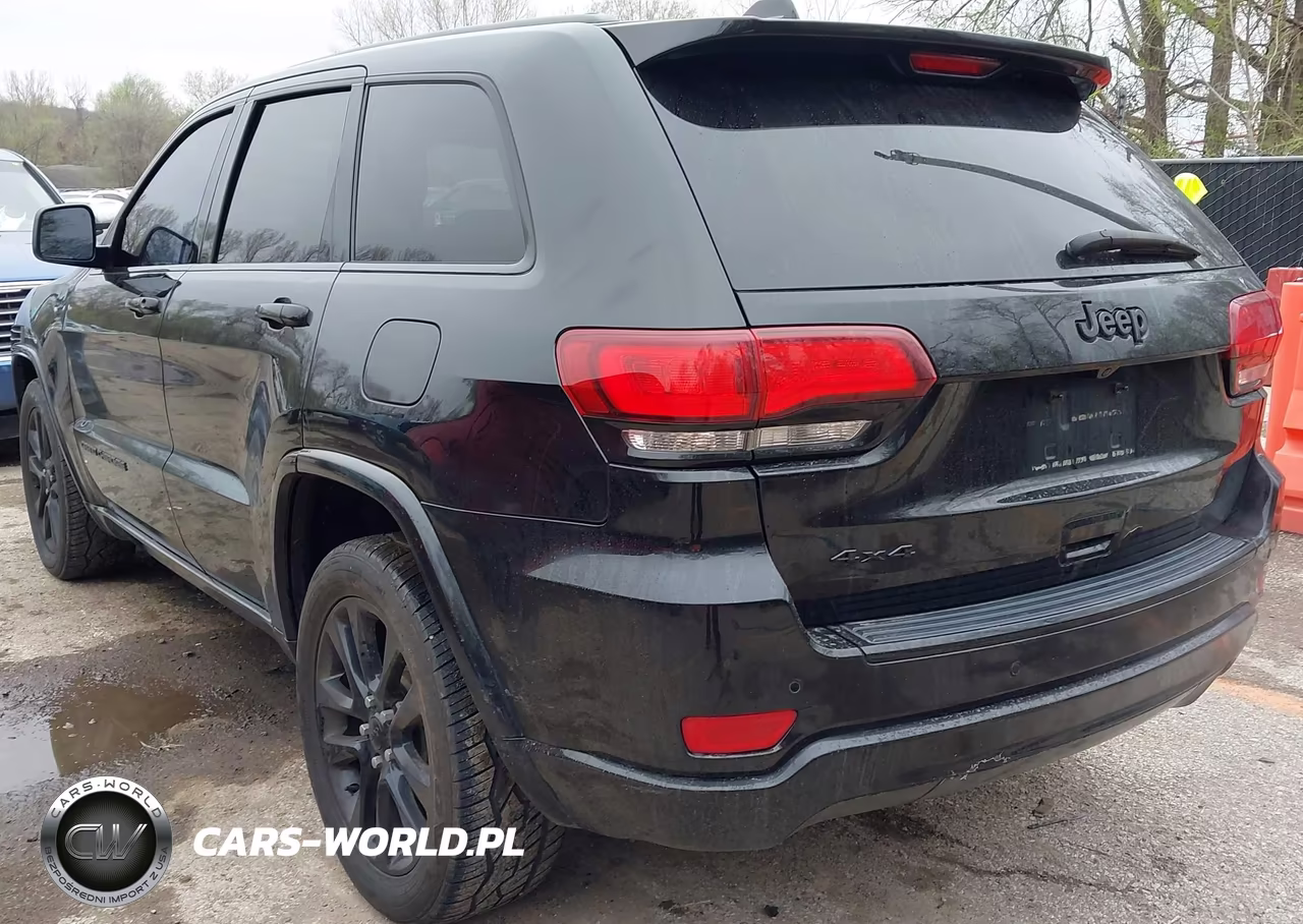 2017 Jeep Grand Cherokee Altitude 4X4 VIN:1C4RJFAG1HC751721 - 3