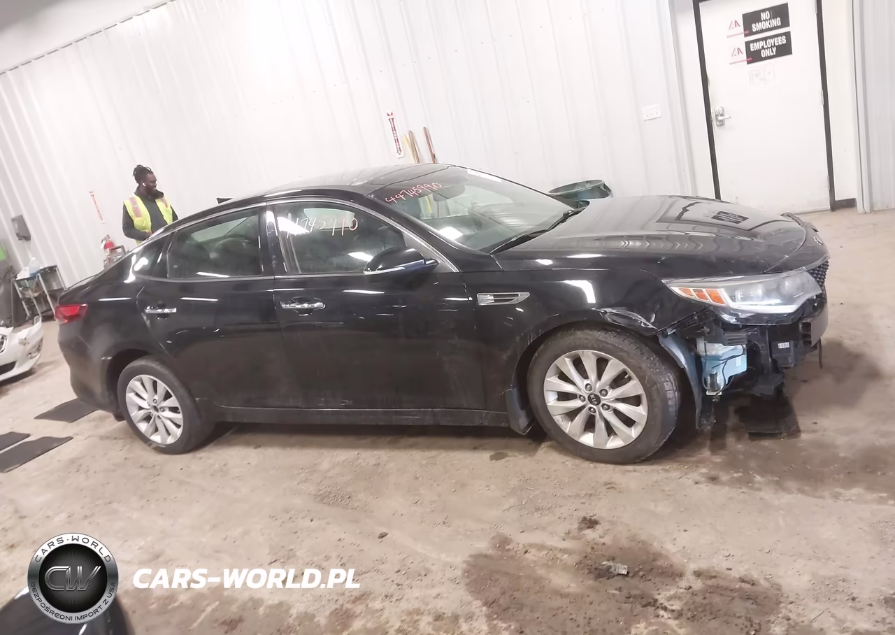 2018 Kia Optima S VIN:5XXGT4L38JG233952 - 13