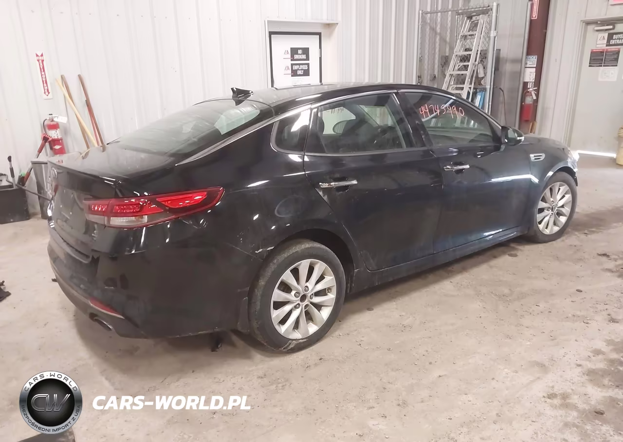 2018 Kia Optima S VIN:5XXGT4L38JG233952 - 4