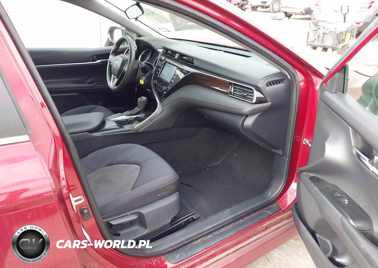 2019 Toyota Camry Le VIN:4T1B11HK9KU684989 - 5