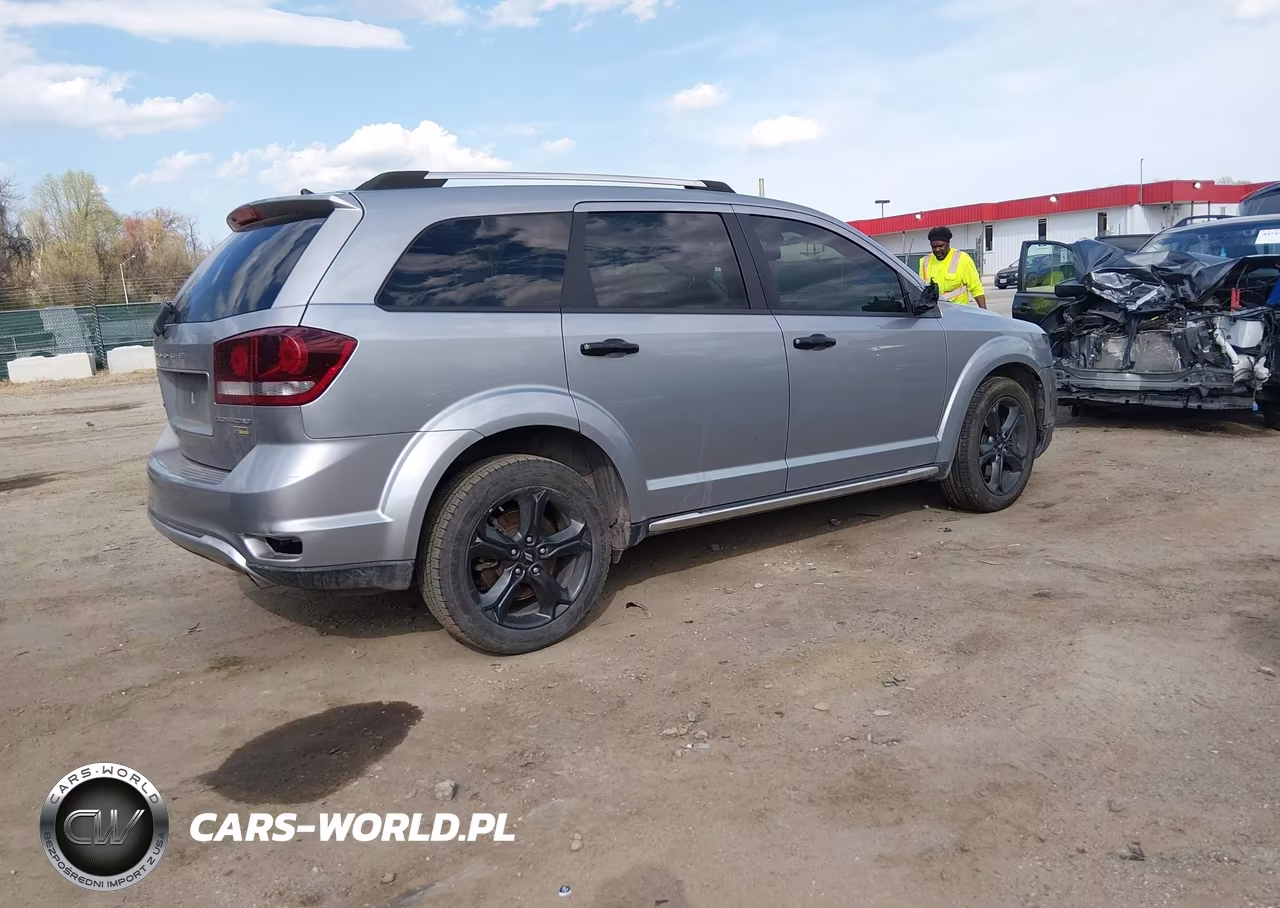 2018 Dodge Journey Crossroad VIN:3C4PDCGG2JT345607 - 4
