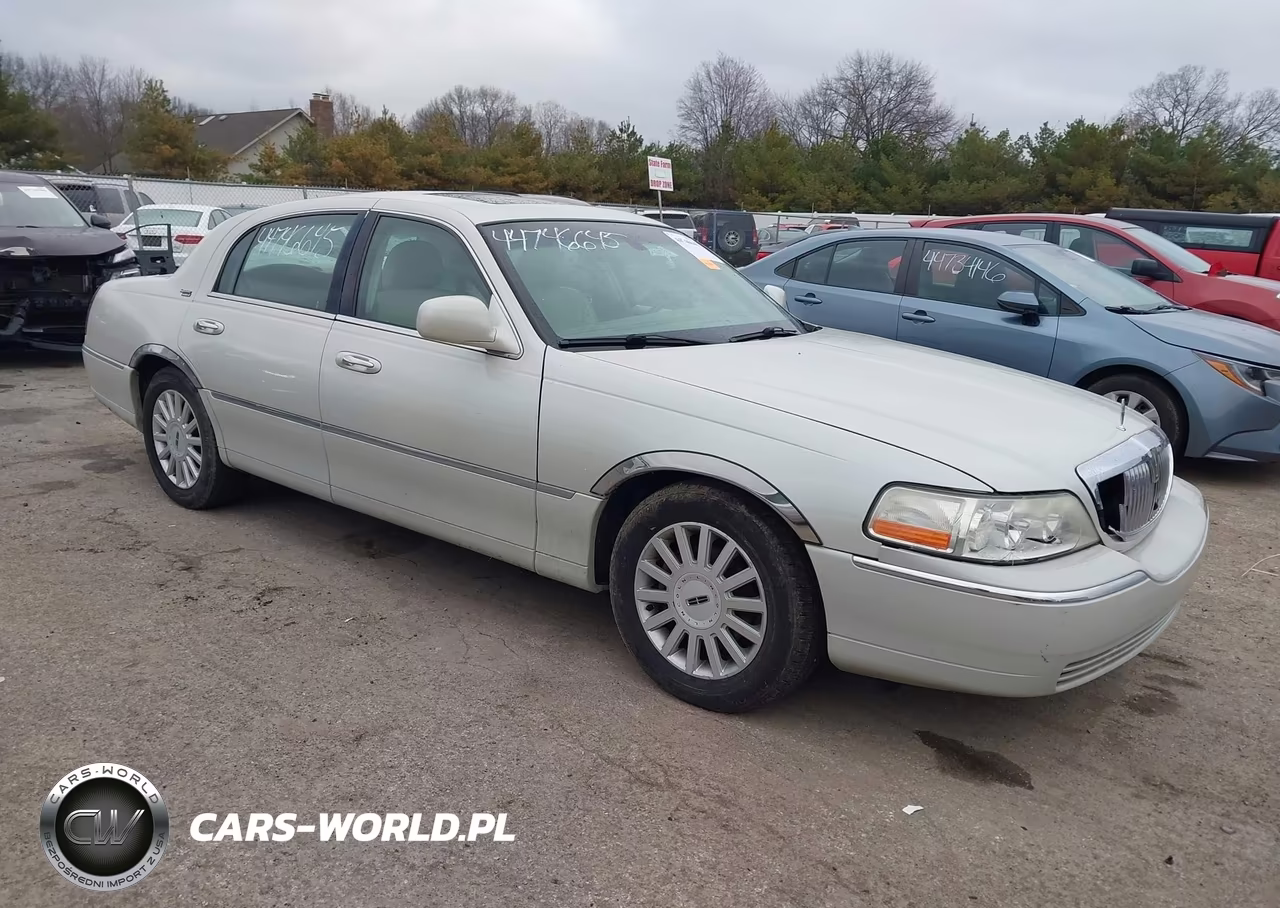 2005 Lincoln Town Car Signature Limited