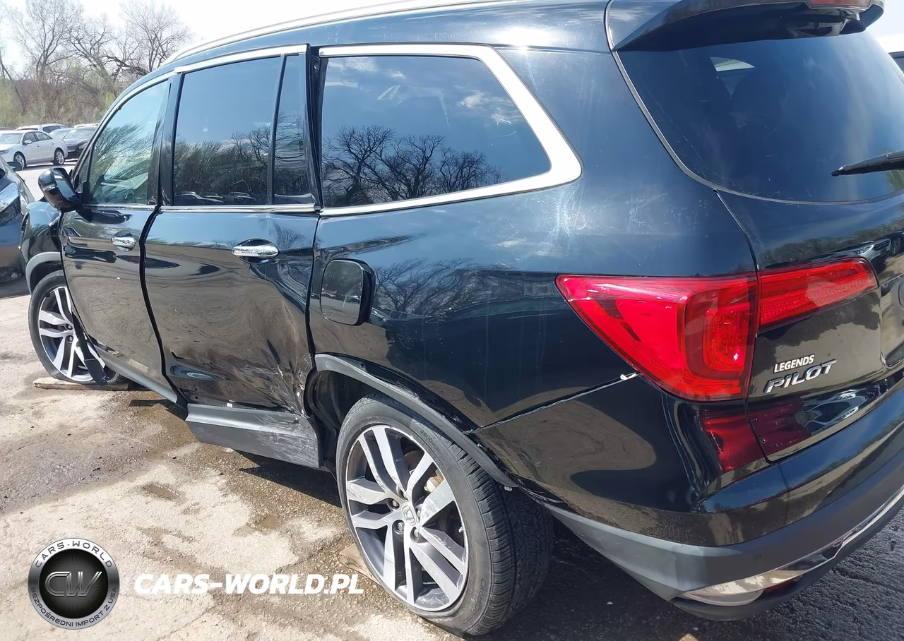 2017 Honda Pilot Touring VIN:5FNYF6H97HB073841 - 18