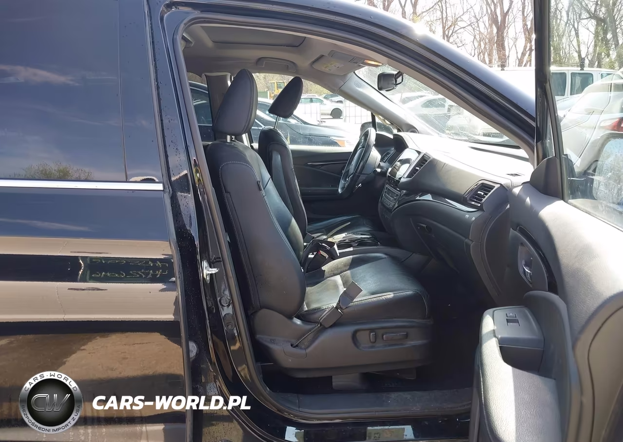 2017 Honda Pilot Touring VIN:5FNYF6H97HB073841 - 5