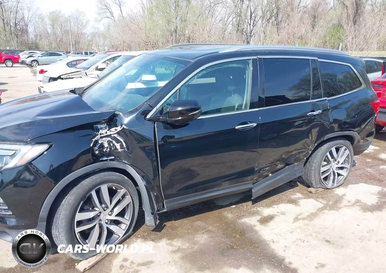 2017 Honda Pilot Touring VIN:5FNYF6H97HB073841 - 6