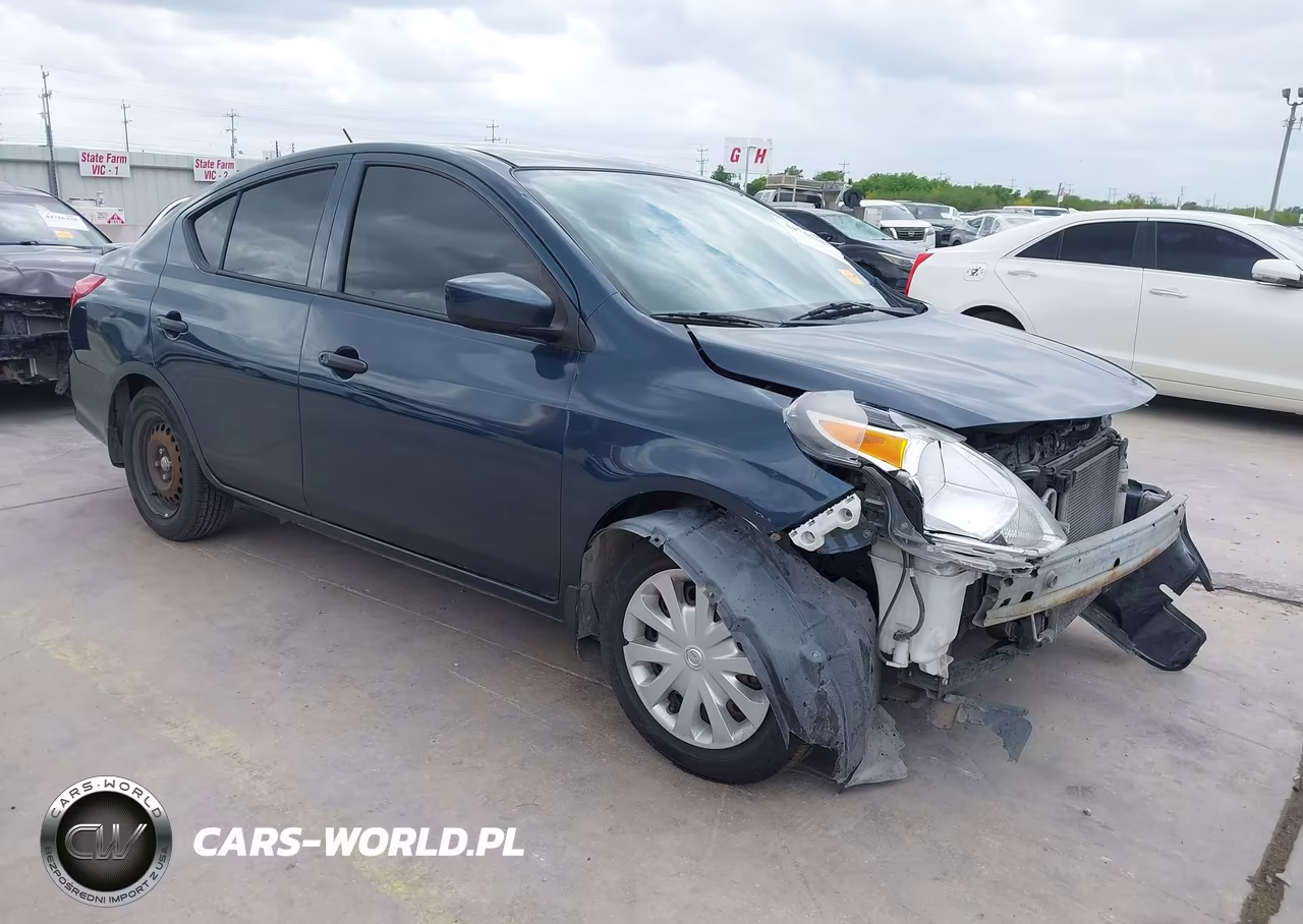 2017 Nissan Versa 1.6 S+